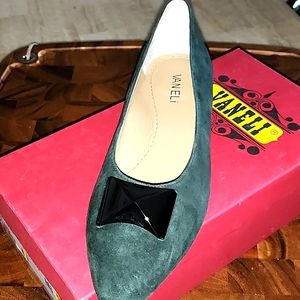 Vaneli green suede flats Sz. 9 1/2 N